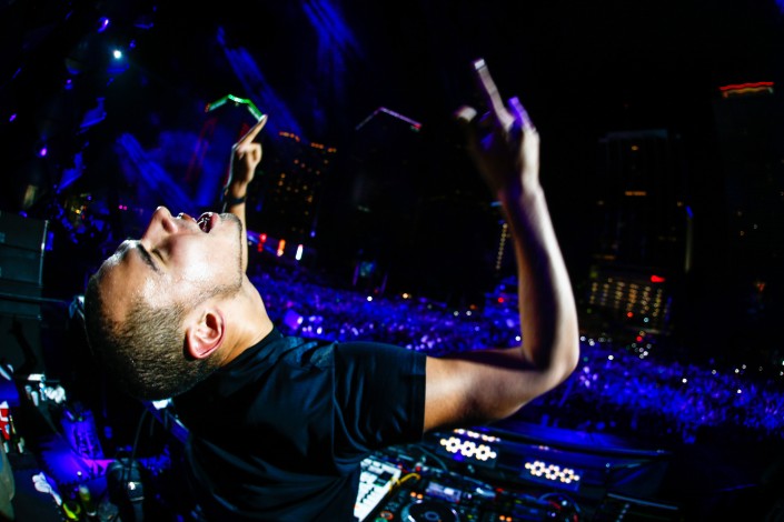 Ultra-Music-Festival-Miami-MMW-WMC-UltraFest-HD-Wallpapers-Pics-Photos-Afrojack-in-the-middle-of-the-hardest-frop-ever